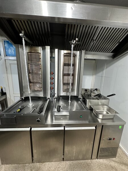 Vand aparatura fast food pentru deschidere!