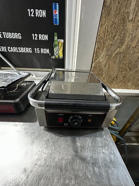 Vand aparatura fast food pentru deschidere!